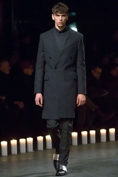 Look 10